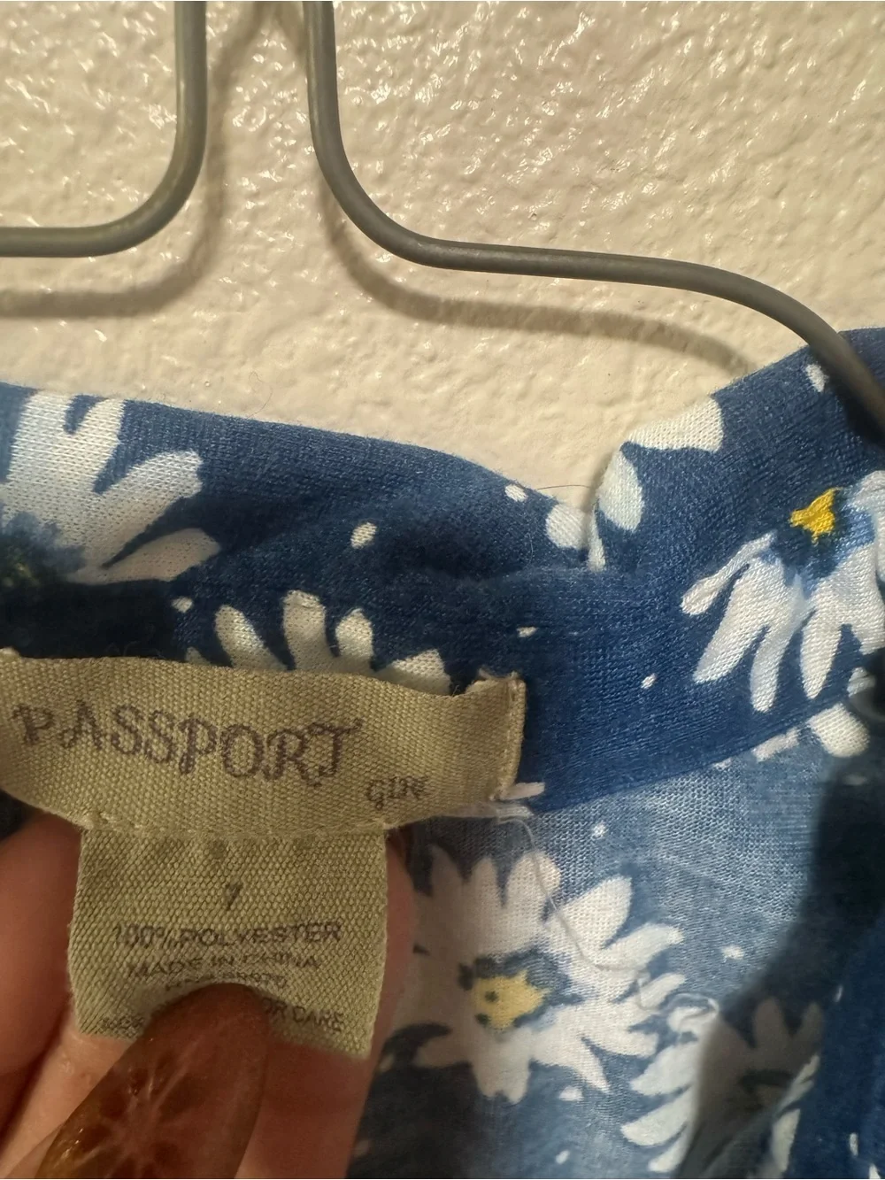 Passport sleeveless button